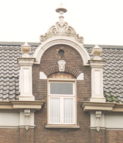 weeshuis schijndel.05 fragment voorgevel [foto Jo Santegoeds].jpg
